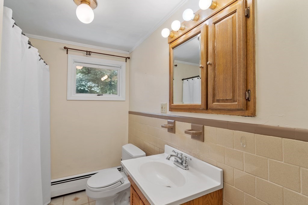 38 Mayflower Road Leicester, MA 01524 - Photo 13 of 31 Gallery Image 13