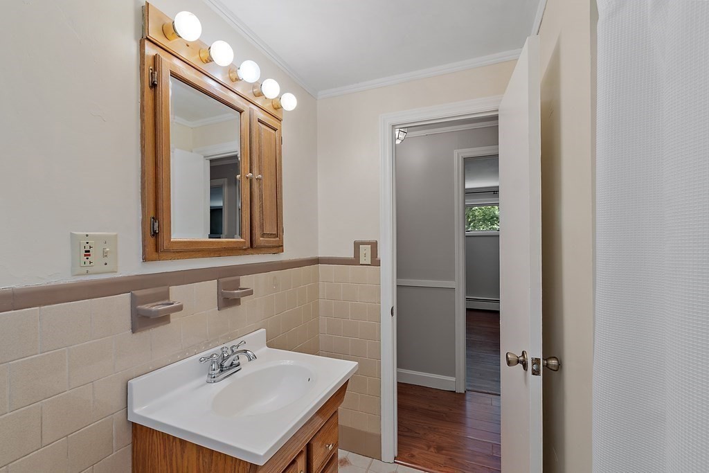 38 Mayflower Road Leicester, MA 01524 - Photo 14 of 31 Gallery Image 14