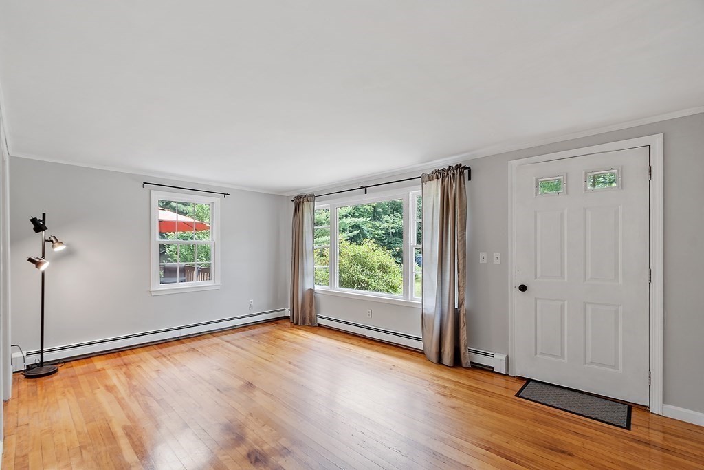 38 Mayflower Road Leicester, MA 01524 - Photo 2 of 31 Gallery Image 2