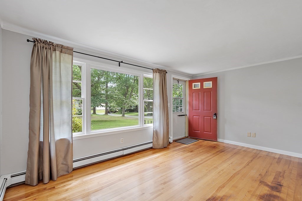 38 Mayflower Road Leicester, MA 01524 - Photo 3 of 31 Gallery Image 3