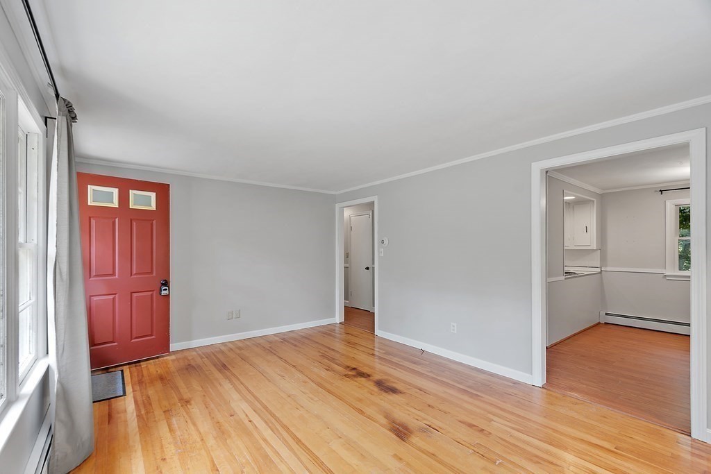 38 Mayflower Road Leicester, MA 01524 - Photo 4 of 31 Gallery Image 4