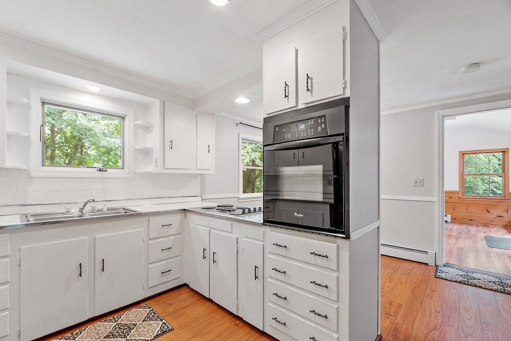 38 Mayflower Road Leicester, MA 01524 - Photo 6 of 31 Gallery Image 6