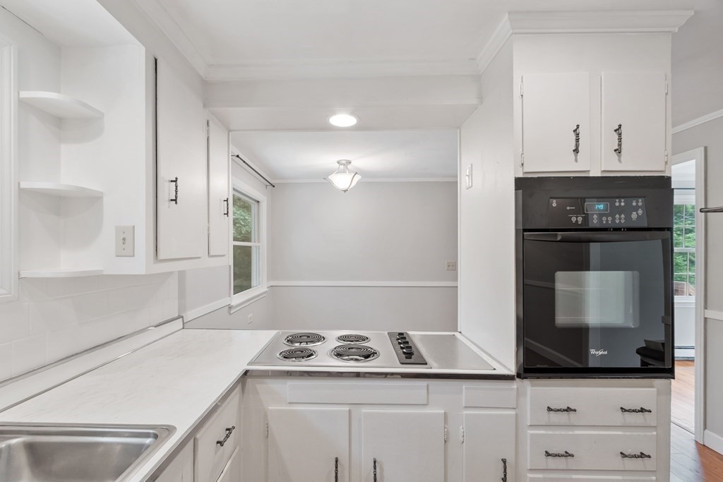 38 Mayflower Road Leicester, MA 01524 - Photo 8 of 31 Gallery Image 8
