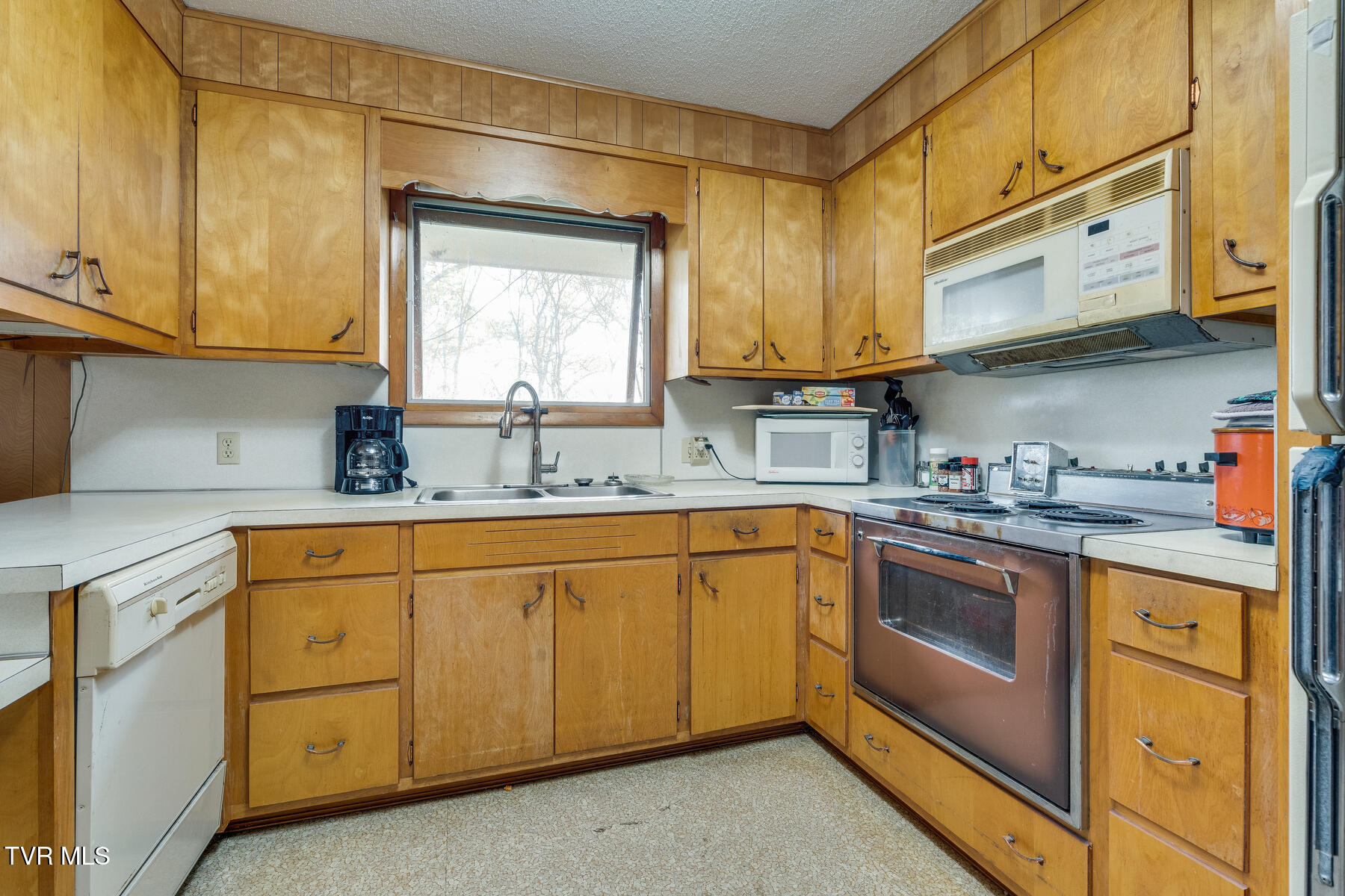 4501 Old Stage Road Kingsport, TN 37664 - Photo 11 of 35 011