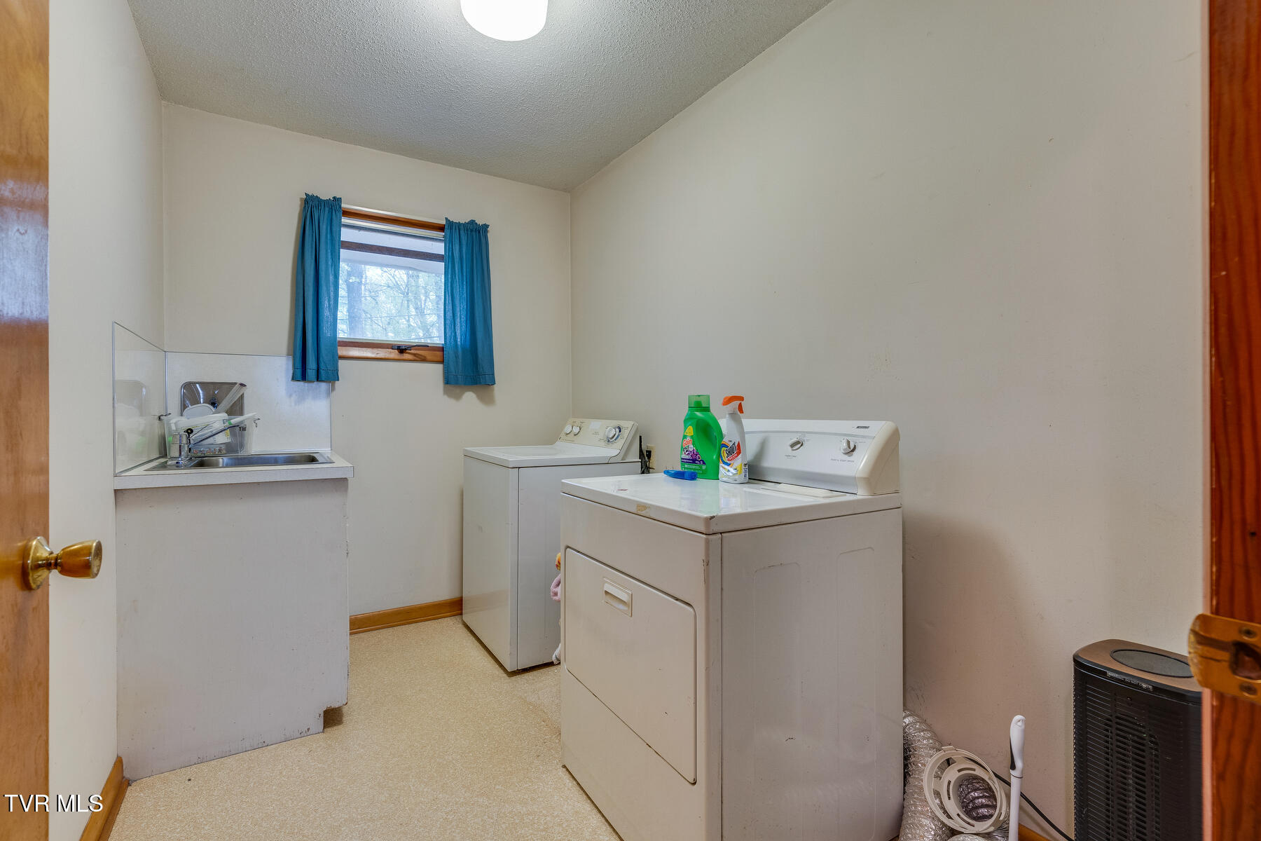 4501 Old Stage Road Kingsport, TN 37664 - Photo 23 of 35 023