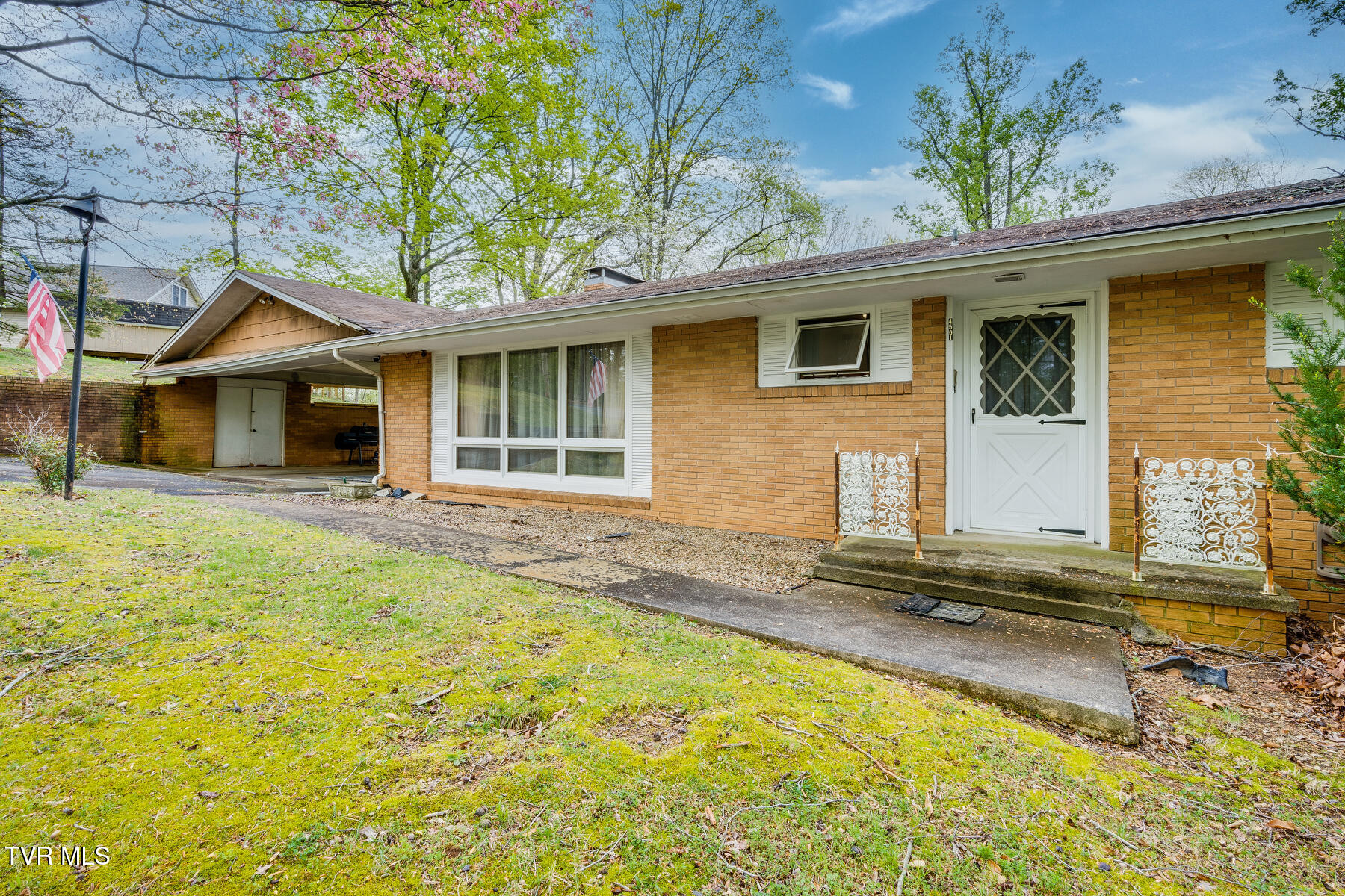 4501 Old Stage Road Kingsport, TN 37664 - Photo 4 of 35 004