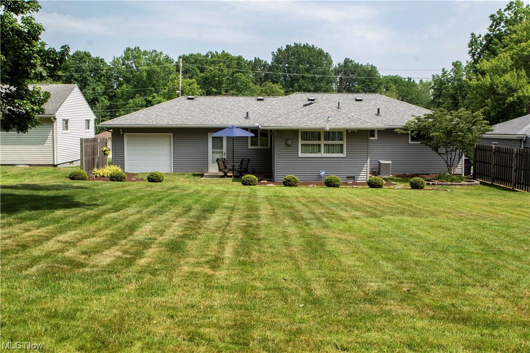 885 Bears Den Road Youngstown, OH 44511 - Photo 4 of 26 Back of house