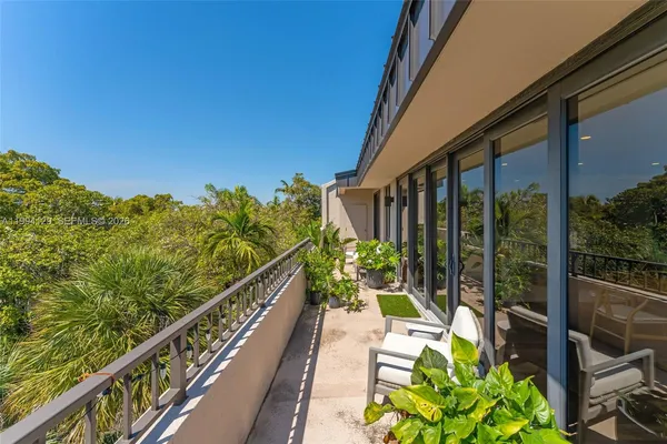 $2,649,000 | 151 Crandon Boulevard, Unit 345, Key Biscayne, FL 33149