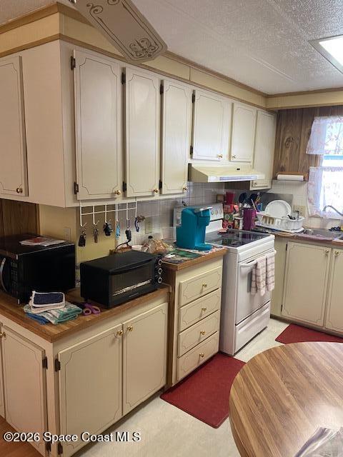 533 Ruth Circle Melbourne, FL 32904 - Photo 3 of 17 533 Ruth kitchen 2