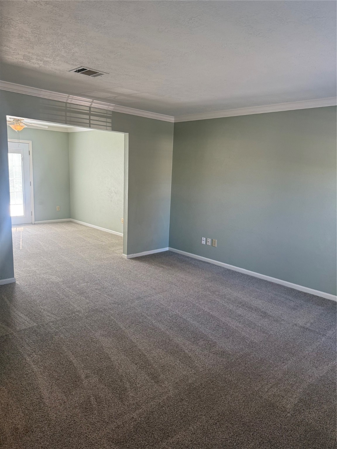 818 Noble Springs Road Houston, TX 77062 - Photo 7 of 12 a view of an empty room