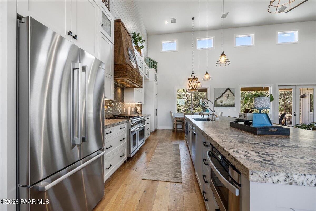 10255 North Chaos Ranch Road Prescott, AZ 86305 - Photo 12 of 97 042-Kitchen