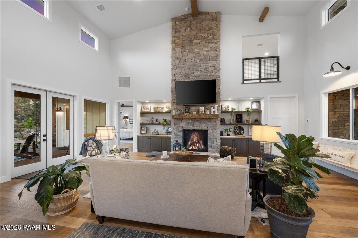 10255 North Chaos Ranch Road Prescott, AZ 86305 - Photo 21 of 97 016-Living Room