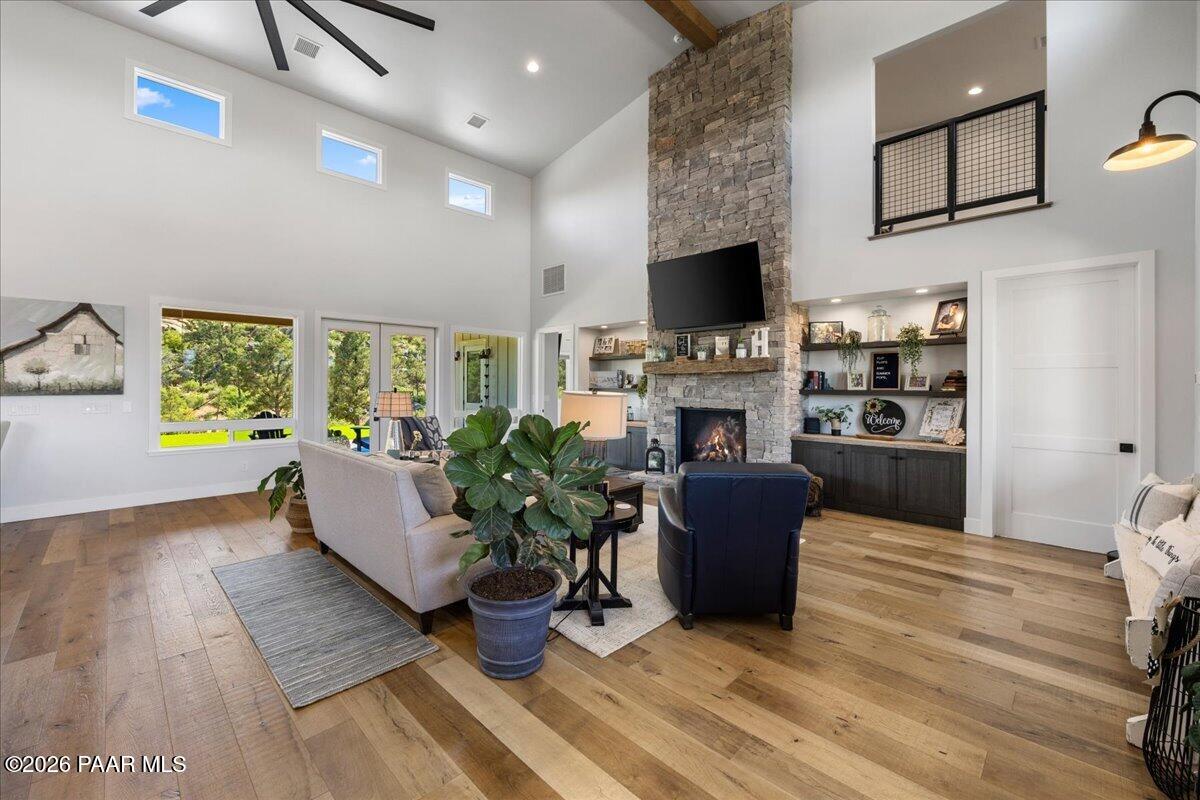 10255 North Chaos Ranch Road Prescott, AZ 86305 - Photo 23 of 97 018-Living Room