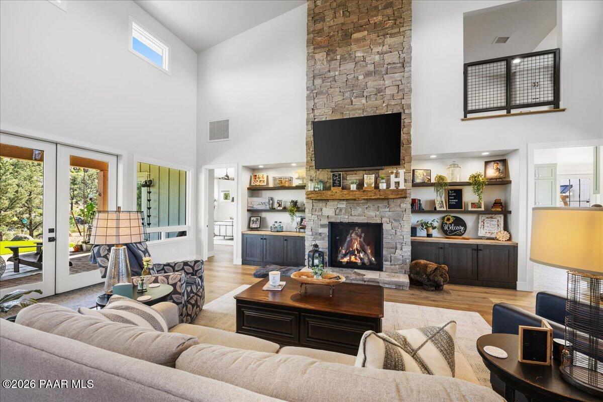 10255 North Chaos Ranch Road Prescott, AZ 86305 - Photo 24 of 97 019-Living Room