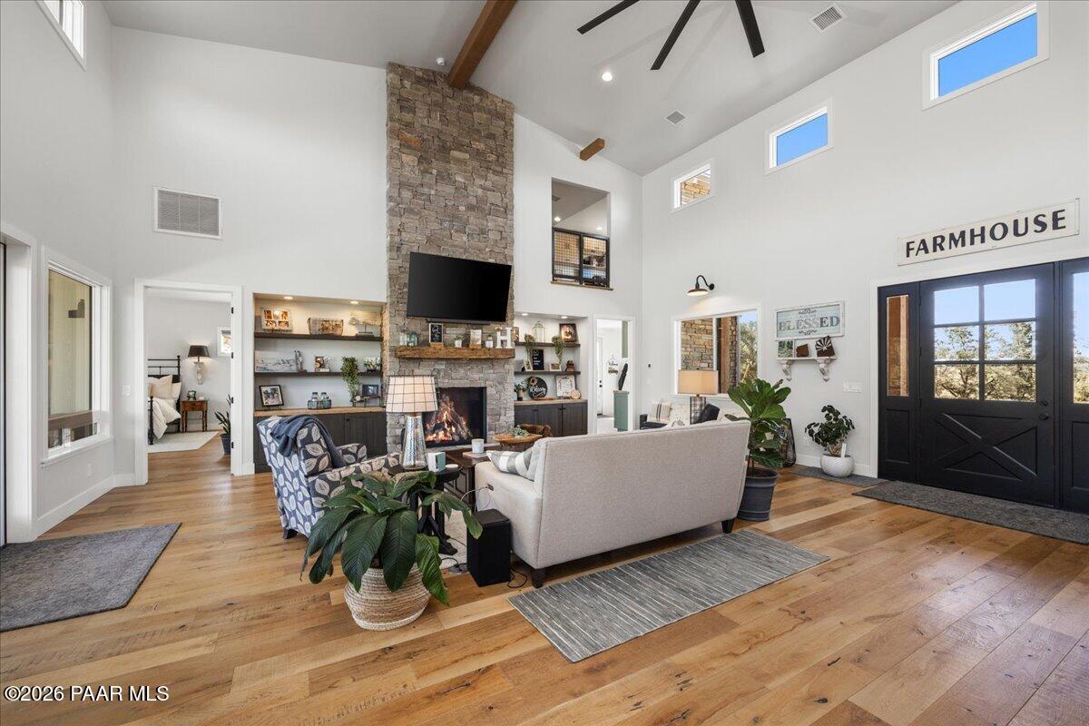 10255 North Chaos Ranch Road Prescott, AZ 86305 - Photo 26 of 97 021-Living Room