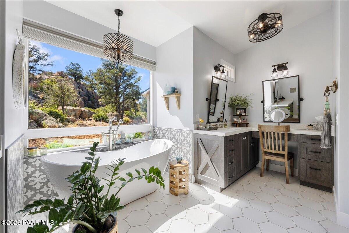 10255 North Chaos Ranch Road Prescott, AZ 86305 - Photo 34 of 97 055-Master Suite