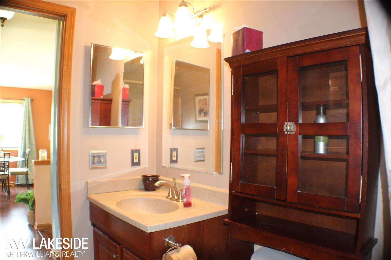 48610 Sugarbush Road New Baltimore, MI 48047 - Photo 13 of 20 31323043-13.JPG