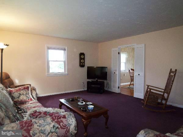12 Gloucester Road Front Royal, VA 22630 - Photo 11 of 27 Living Room