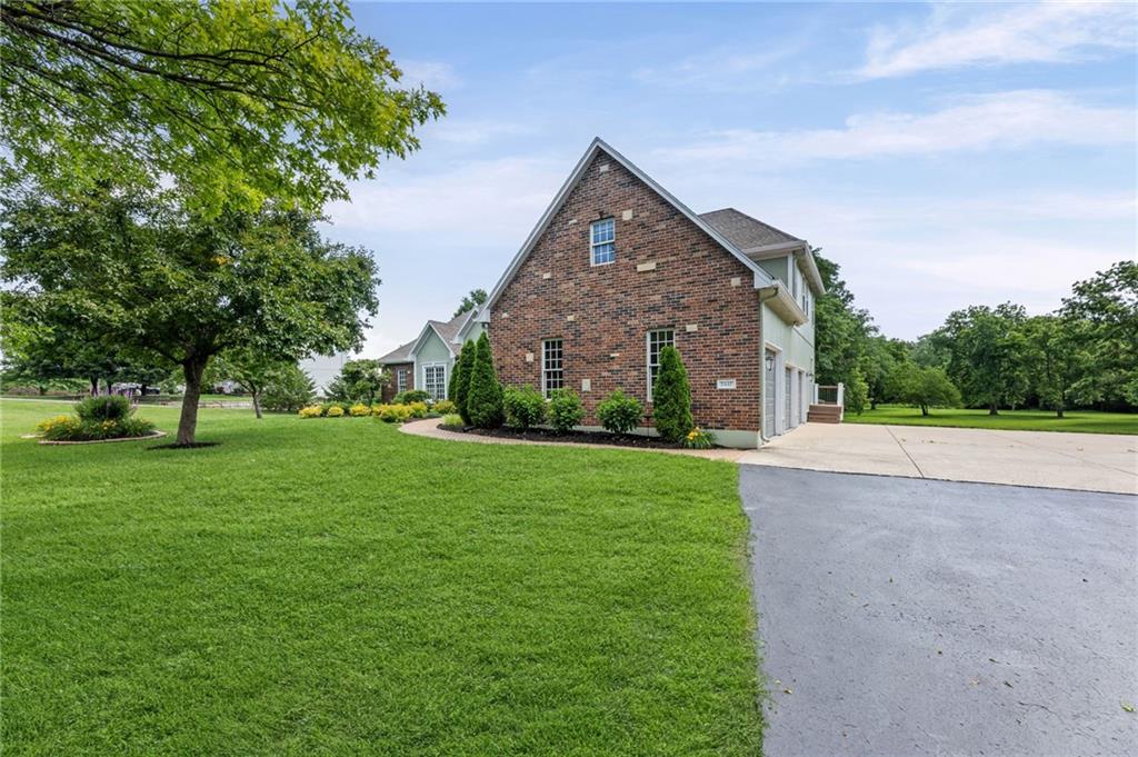 7447 Mize Road Shawnee, KS 66227 - Photo 5 of 83