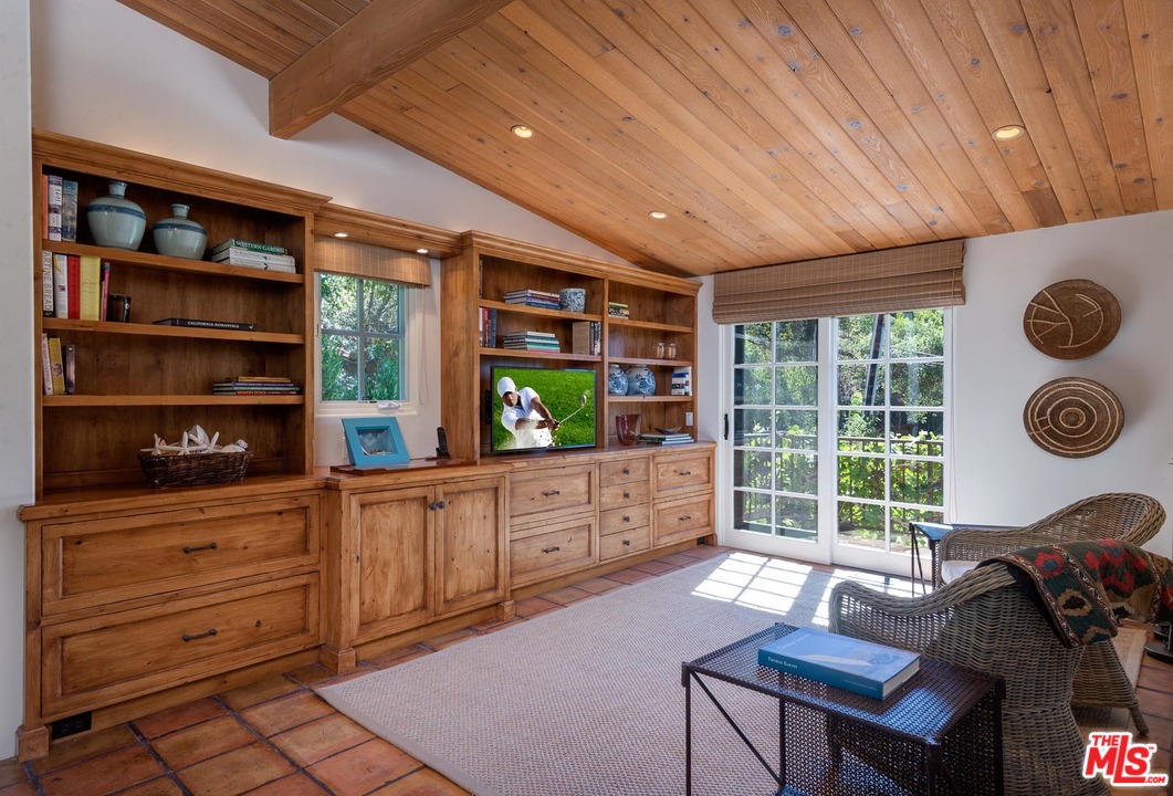 853-853 Jimeno Road Santa Barbara, CA 93103 - Photo 9 of 19 Gallery Image 9