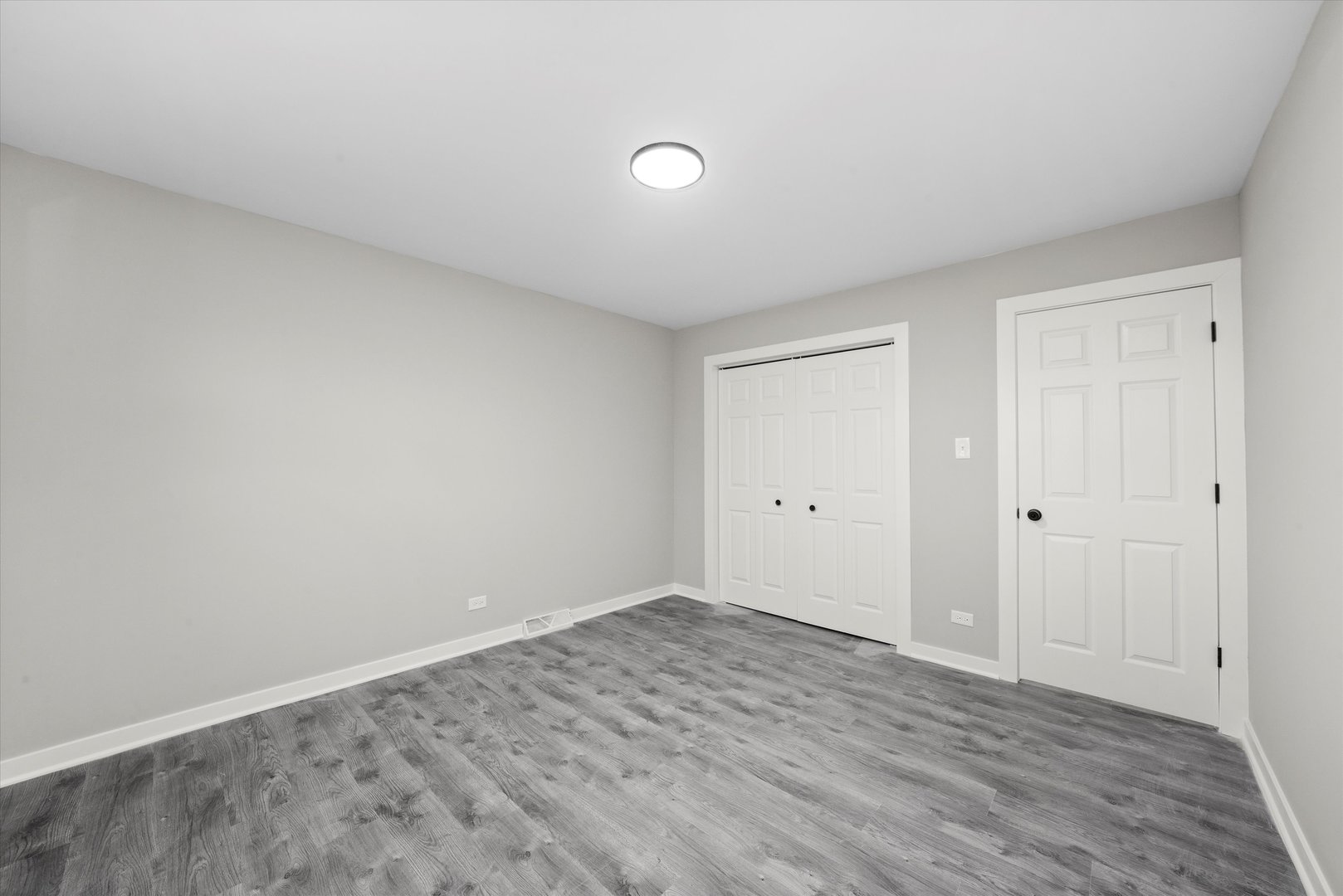 8938 West 85th Place Justice, IL 60458 - Photo 14 of 39 a view of an empty room