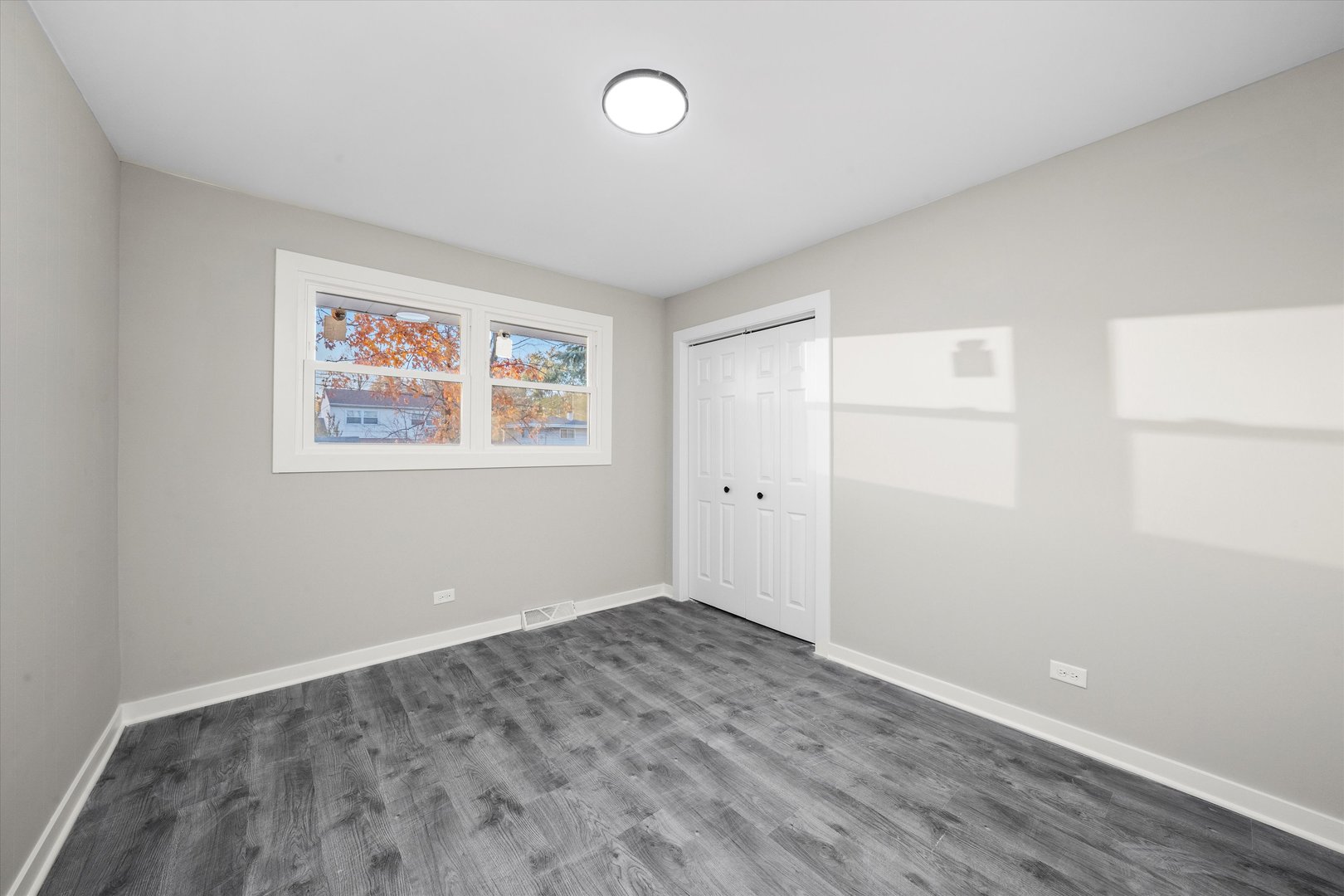 8938 West 85th Place Justice, IL 60458 - Photo 20 of 39 an empty room with a workbench