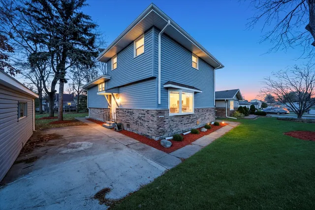 $430,000 | 8938 West 85th Place, Justice, IL 60458