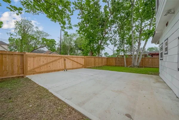 $2,000 | 9005 Hilda Street, Houston, TX 77033
