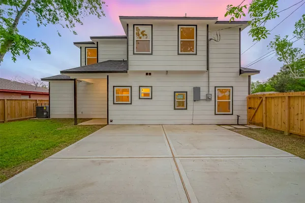$2,000 | 9005 Hilda Street, Houston, TX 77033