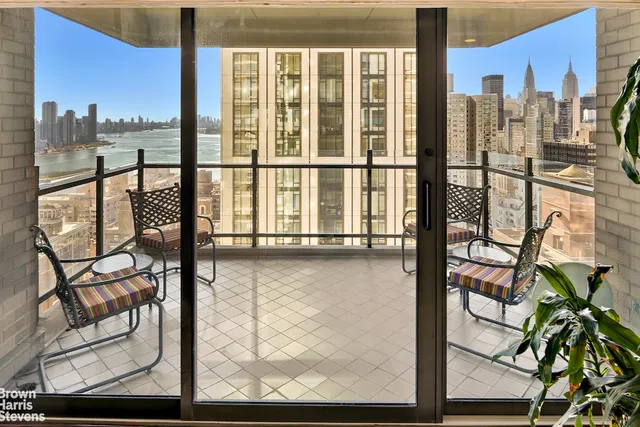 $3,450,000 | 425 East 58th Street, Unit 33D | Sutton Place