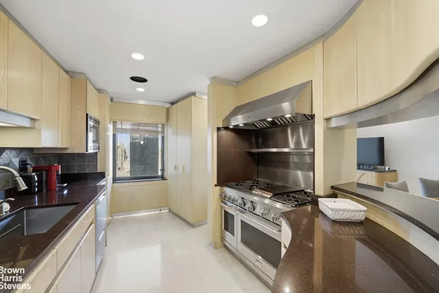 $3,450,000 | 425 East 58th Street, Unit 33D | Sutton Place