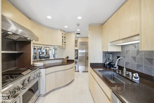 $3,450,000 | 425 East 58th Street, Unit 33D | Sutton Place