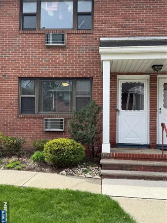 $1,850 | 10 Colonial Drive, Unit H, Little Falls, NJ 07424