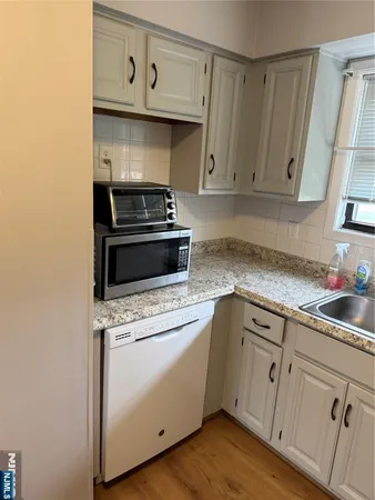 $1,850 | 10 Colonial Drive, Unit H, Little Falls, NJ 07424