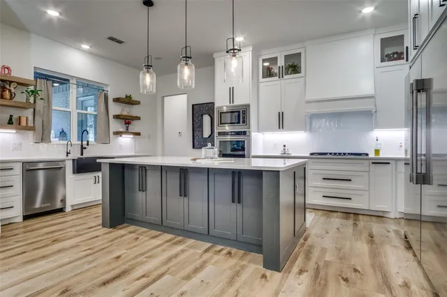 $949,000 | 112 Wooded Acrs Drive, Mineral Wells, TX 76067