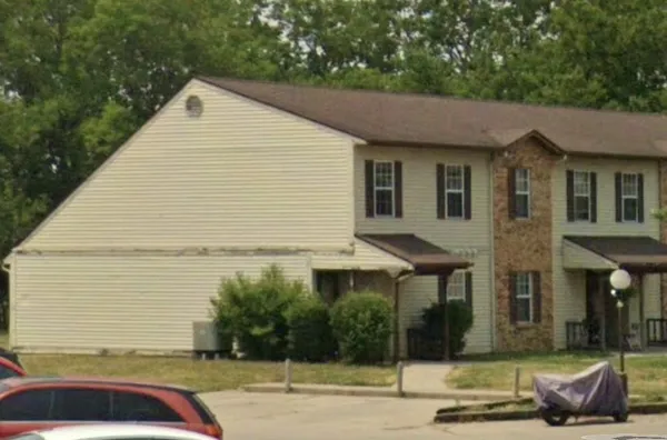 a view of a house with backyard