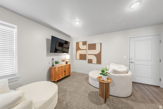 Sitting room with baseboards