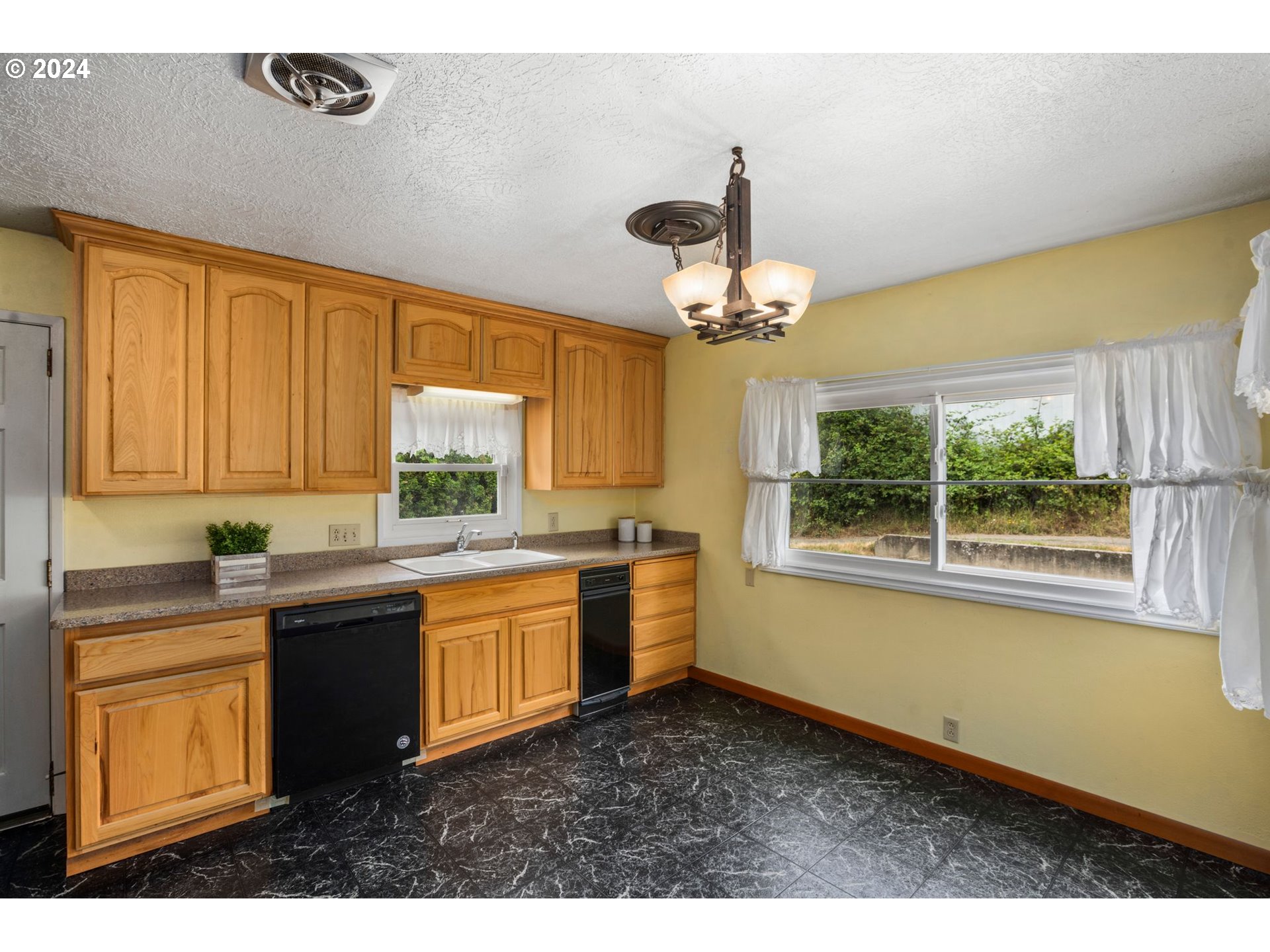119 Lone Oak Road, Unit 300 Longview, WA 98632 - Photo 7 of 32 Gallery Image 7