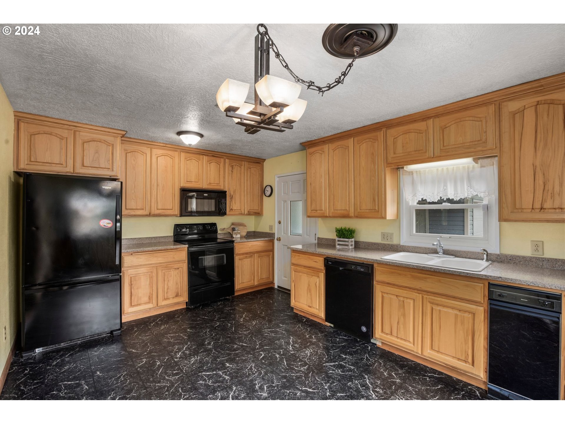 119 Lone Oak Road, Unit 300 Longview, WA 98632 - Photo 9 of 32 Gallery Image 9