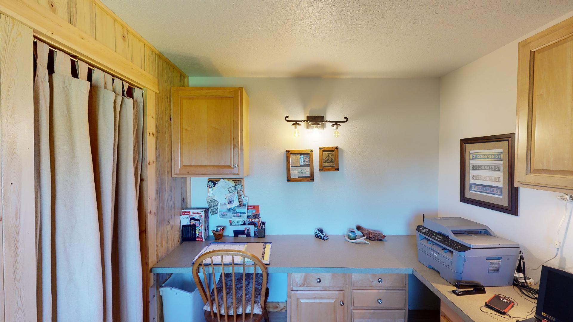 17478 Forked Horn Road Sisters, OR 97759 - Photo 43 of 62 Built In Desks included