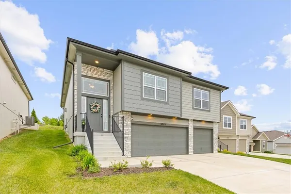 $440,000 | 6745 Prairie Lane, Parkville, MO 64152