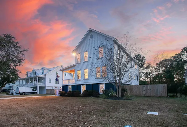$950,000 | 141 Wando Reach Drive, Charleston, SC 29492
