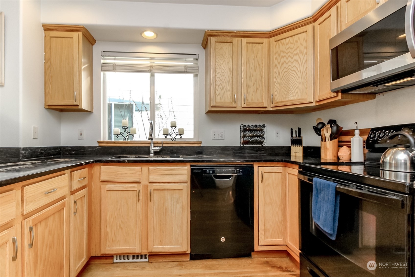 17028 4th Avenue Southeast Bothell, WA 98012 - Photo 6 of 40