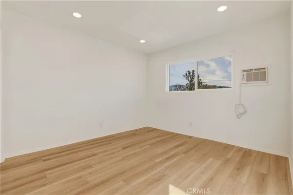 $1,695 | 22862 15th Street, Newhall, CA 91321