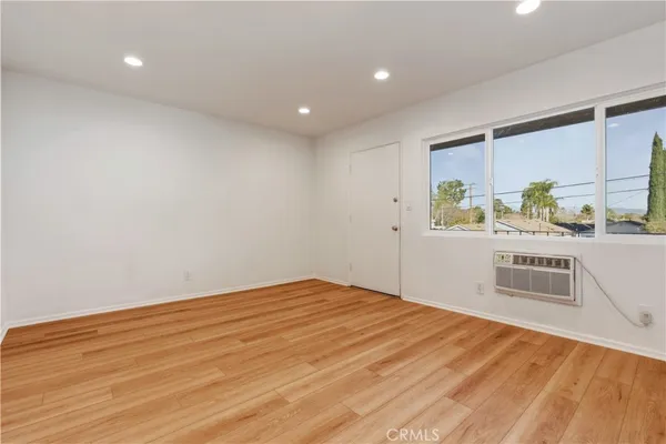 $1,695 | 22862 15th Street, Newhall, CA 91321