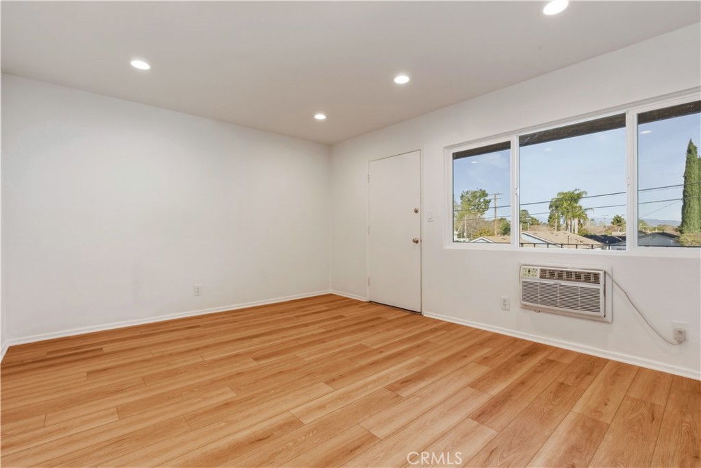 22862 15th Street Newhall, CA 91321 - Photo 3 of 16