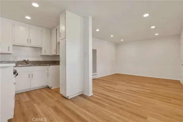 $1,695 | 22862 15th Street, Newhall, CA 91321