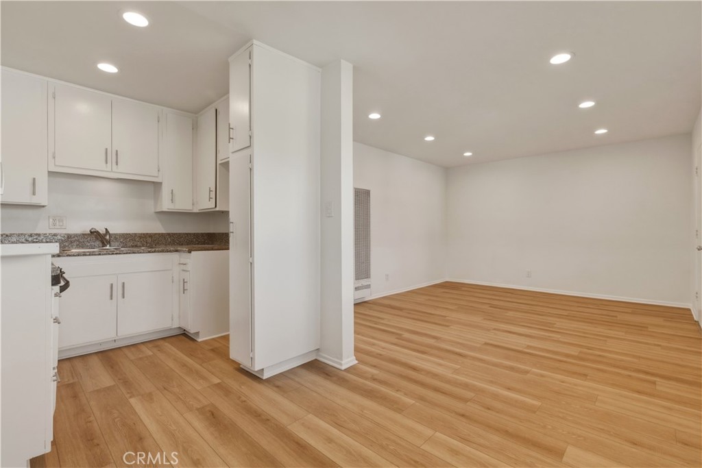 22862 15th Street Newhall, CA 91321 - Photo 5 of 16