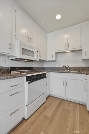 $1,695 | 22862 15th Street, Newhall, CA 91321