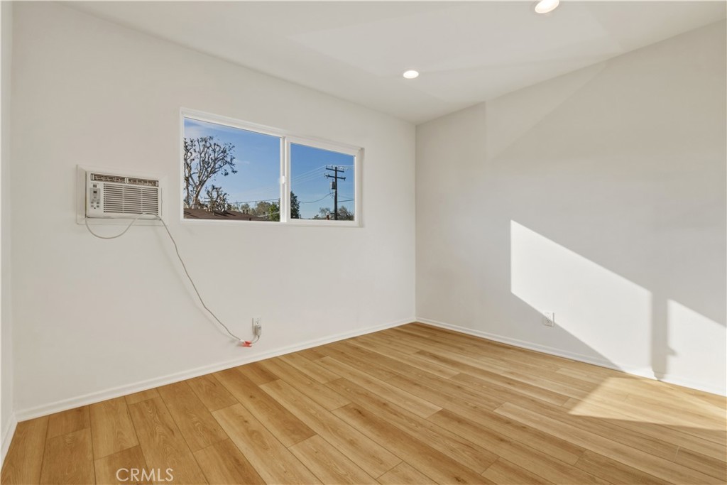 22862 15th Street Newhall, CA 91321 - Photo 10 of 16